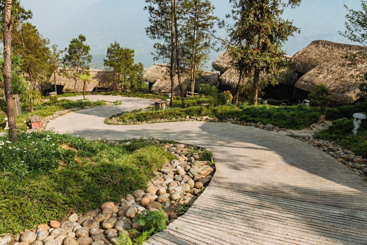 review Jade Hill Resort SaPa đường đá